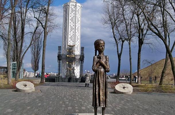 أوكرانيا تحيي ذكرى ضحايا مجاعة الهولودومور