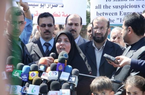 والدة ضرار تتحدث لوسائل الإعلام مطالبة بإطلاق ابنها