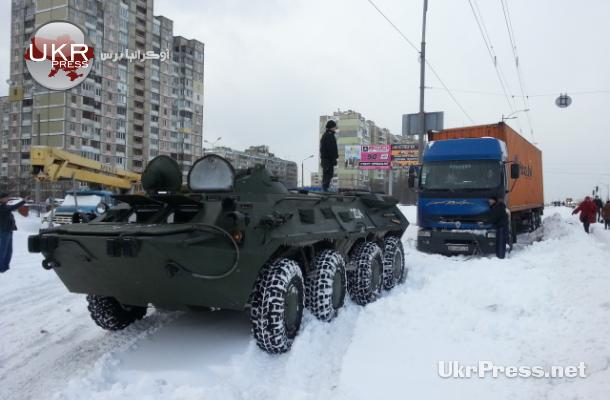 كييف تتحرر من "ثلوج الربيع"، وصعوبات العاصفة تواجه عدة مدن