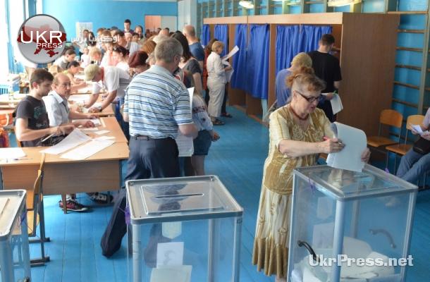 انتخابات أوكرانيا الرئاسية 2014.. إقبال كبير وآمال كثيرة
