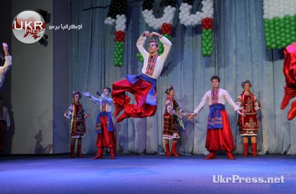 جانب من الاستعراضات التي قدمها أطفال فرق فنية فلكلورية أوكرانية في الاحتفال