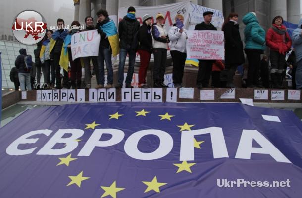 أجواء الثورة تعود إلى أوكرانيا، والشرارة شراكتها مع أوروبا