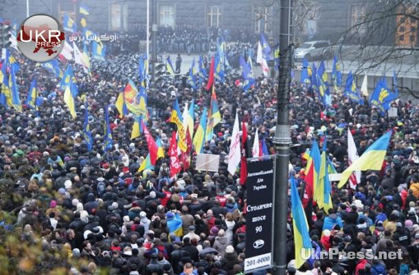 تظاهرات حاشدة في أوكرانيا ضد قرار تجميد الشراكة مع أوروبا