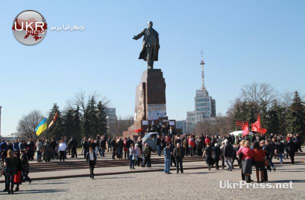 ساحة لينين تجمع أنصار الانضمام لروسيا في خاركيف