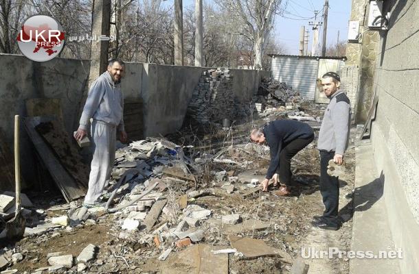 جانب من عمليات ترميم باحة مسجد المركز الثقافي الإسلامي في دونيتسك