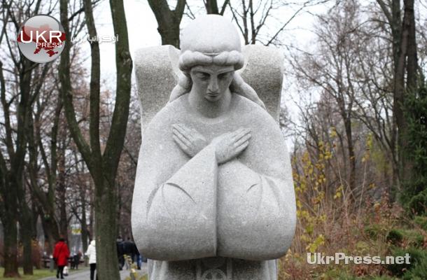تمثال في العاصمة كييف للأمهات اللواتي فقدن أبنائهن بسبب المجاعة