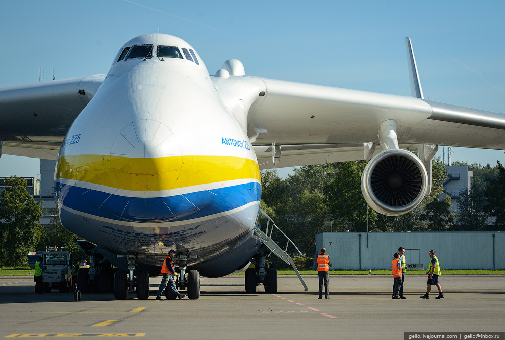 في شحن العالم طائرة اكبر أوكرانيا: قصف