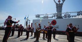 الأوركسترا العسكرية الأردنية تعزف للسلام والنصر في أوكرانيا
