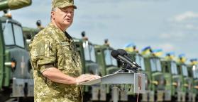 أسلحة جديدة للجيش وبوروشينكو يحذر من تصعيد يسبق ذكرى الاستقلال