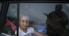 طفلة نازحة بسبب معارك شرق أوكرانيا