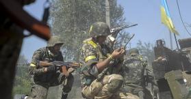 جنود أوكران يخوضون معارك عنيفة شرق البلاد