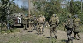 الانفصاليون الموالون لروسيا يحققون انتصارات وأهالي الجنود الأوكران يتظاهرون