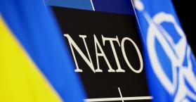 بوروشينكو يصادق على برنامج للتعاون بين أوكرانيا وحلف "الناتو"