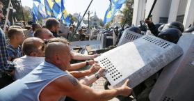 ارتفاع حصيلة ضحايا الأحداث أمام البرلمان الأوكراني إلى قتيلين و130 جريحا