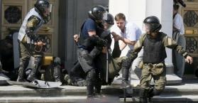 وفاة رابع شرطي بسبب أحداث الشغب السابقة أمام البرلمان الأوكراني
