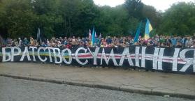 جماهير أوكرانيا وبيلاروسيا فى مسيرة واحدة لنبذ العنف قبيل مباراة منتخبيهما 