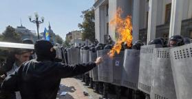 بوروشينكو: ما حدث أمام البرلمان "طعنة في الظهر" و"حملة ضد أوكرانيا"