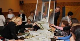 انتخابات أوكرانيا البرلمانية 2012.. بين مديح الشرق وذم الغرب