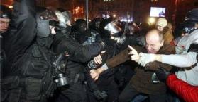 محكمة تمنع التظاهر في وسط العاصمة الأوكرانية، والسلطات تحقق بأحداث فض ساحة الاستقلال