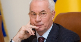 رئيس الحكومة الأوكرانية آزاروف يقدم استقالته والرئيس يانوكوفيتش يرفضها