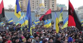 آزاروف يحذر المحتجين، والغرب يدين، وروسيا تتجه لإعادة التعاون مع أوكرانيا