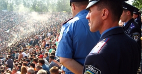 دورات لتعليم شرطة أوكرانيا الإنجليزية قبل بطولة اليورو 2012