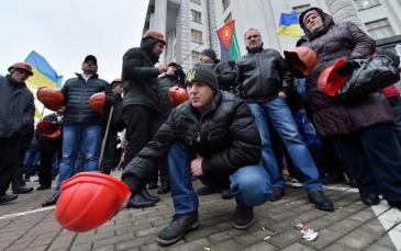 عمال المناجم في أوكرانيا يستأنفون احتجاجاتهم مطالبين بتسديد رواتبهم المستحقة