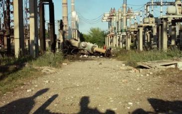 جانب من محطة الكهرباء المستهدفة بعد القصف 
