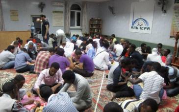 أحد الإفطارات الجماعية في مسجد الإسراء التابع للمركز الثقافي الإسلامي بمدينة فينيتسا