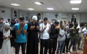 صلاة القيام والدعاء في مسجد الإسراء التابع للمركز الثقافي الإسلامي بمدينة فينيتسا