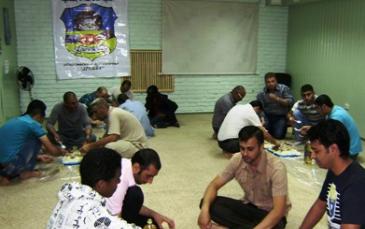 أحد الإفطارت الجماعية في مقر جمعية الصداقة الاجتماعية بمدينة سومي
