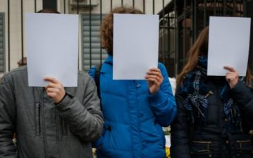 جانب من مظاهرة لتتارالقرم أمام السفارة الروسية بكييف