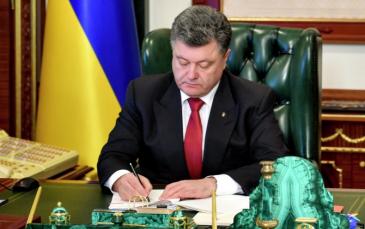 بوروشينكو يوقع قانونا يسمح بدخول قوات أجنبية إلى أوكرانيا