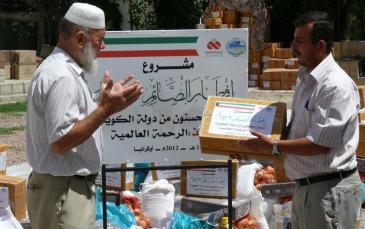 توزيع طرود غذائية على فقراء تتار القرم المسلمين لمساعدتهم وحثهم على الصيام
