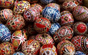 عيد الفصح الأرثوذوكسي في موسكو وكييف.. ديني بطعم السياسة