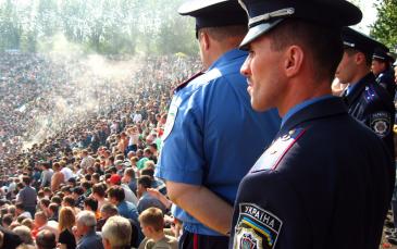 دورات لتعليم شرطة أوكرانيا الإنجليزية قبل بطولة اليورو 2012