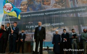 صورة المنصة الرئيسية لإحياء الذكرى في كييف