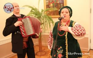 عزف وغناء شعبي أوكراني تخلل الاحتفال