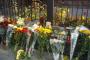 وضع الزهور أمام سفارة روسيا بكييف من قبل مواطنين 