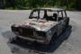 سيارة محترقة قرب مدينة ديرجينسك
