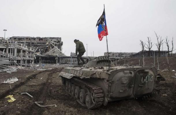 متحدث عسكري: الانفصاليون قصفوا مواقع القوات الأوكرانية 32 مرة، وأصابوا جنديا