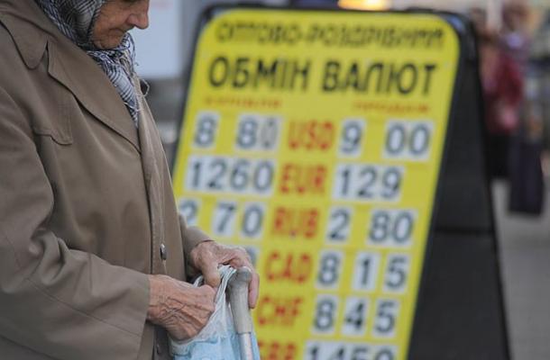 الاقتصاد همّ الأوكرانيين الرئيس في أزمة بلادهم