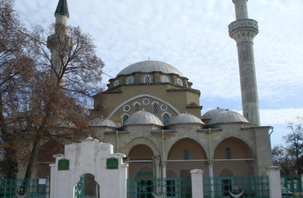 المسجد من أكبر وأشهر مساجد القرم