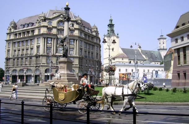 معالم تاريخية وسياحية شهيرة في مدينة لفيف غرب أوكرانيا