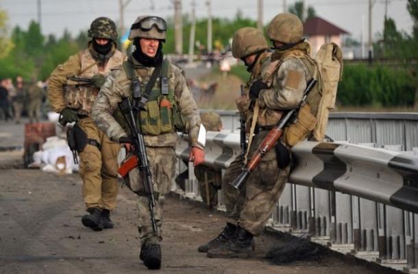 مقتل خمسة جنود أوكرانيين وإصابة عشرة آخرين في انفجار لغم قرب لوهانسك