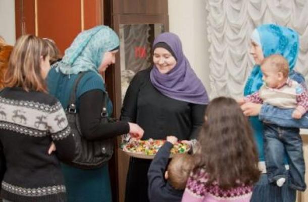 الحلوى فرحا واحتفالا بالعيد في مدينة خاركيف