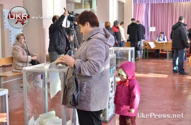 من رحم أزمتها.. انتخابات برلمانية مبكرة في أوكرانيا 