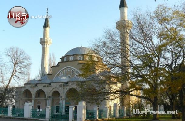 مسجد الجمعة في مدينة يفباتوريا.. بمئذنتين شيوعيتين
