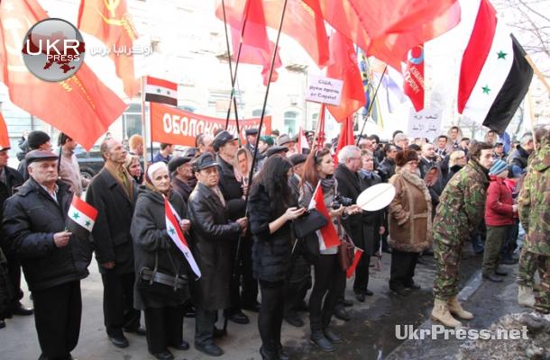 من ظاهرة تأييد سابقة شارك فيها العشرات من الشيوعيين أمام السفارة السورية بالعاصمة كييف